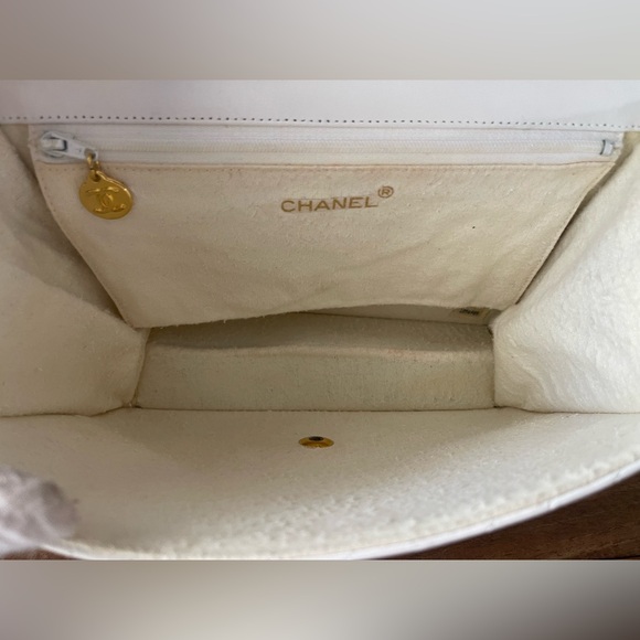 Authentic Vintage Chanel Matelasse lambskin Half Flap Bag - Picture 4 of 8